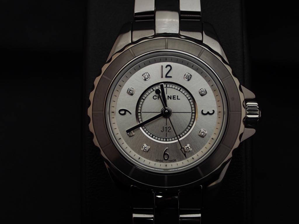 人と違った時計をお探しの方にシャネル「J12 クロマティック 29mm 