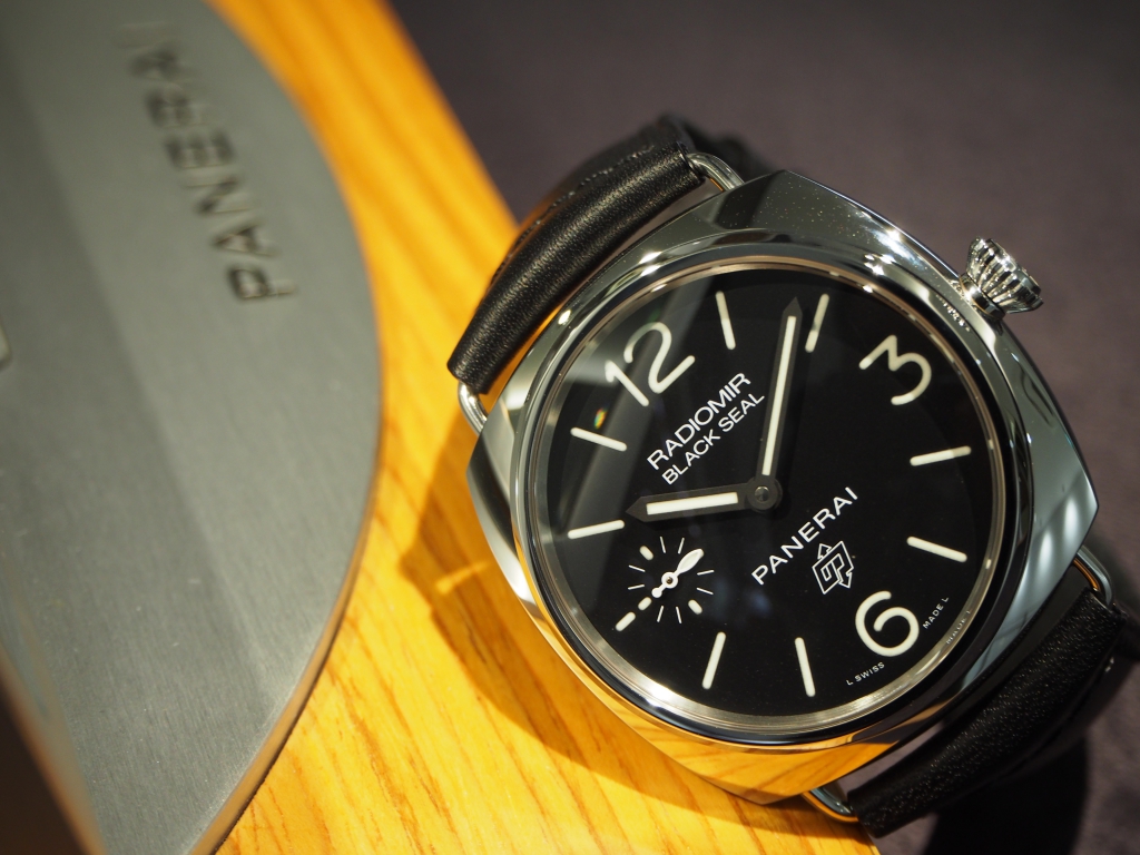 鹿児島店・初入荷モデル!! パネライより 「 ラジオミール ブラックシール ロゴ (PAM00380)」-PANERAI スタッフのつぶやき -P6167940