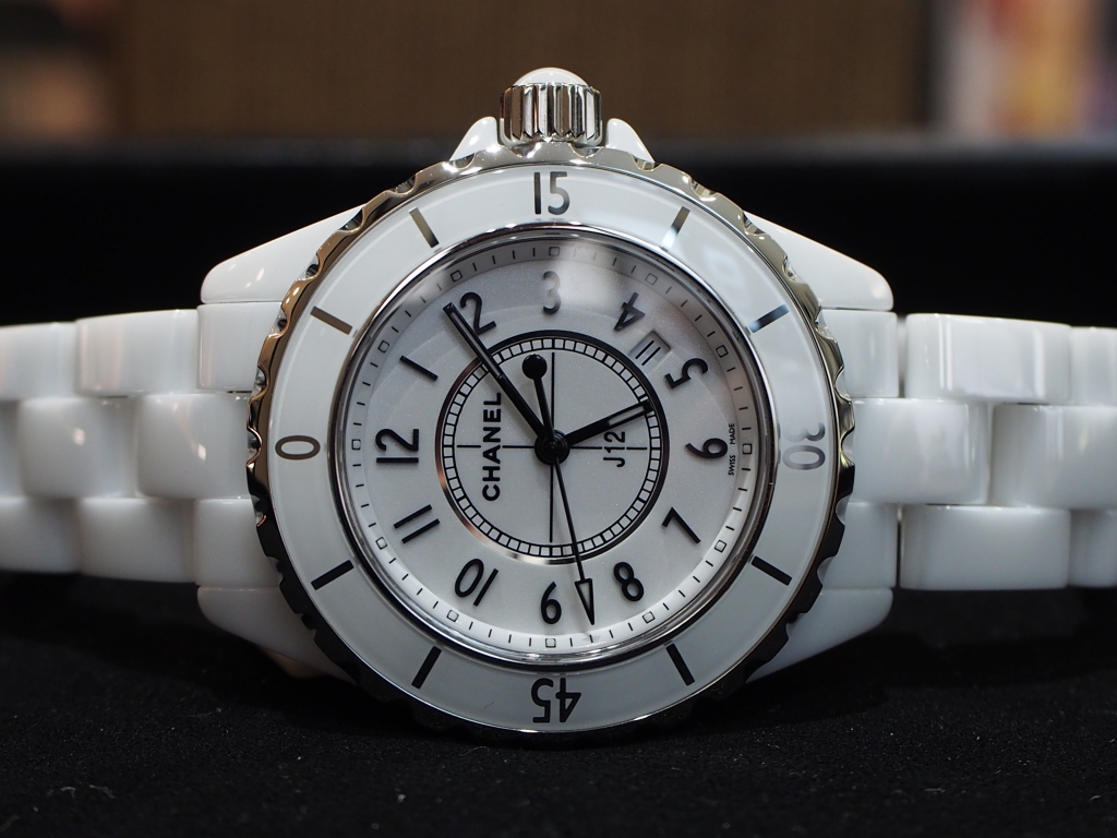 プレゼントは毎日着けれる時計が喜ばれます！シャネル「J12 33ｍｍ（H0968）」-CHANEL -PC110907