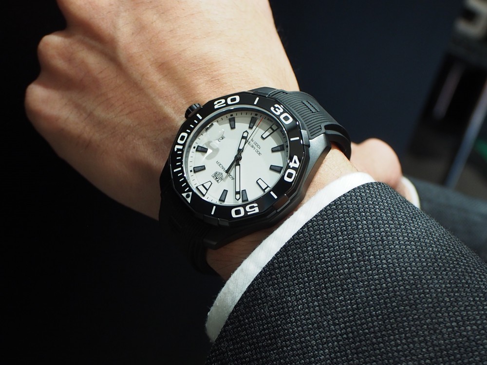 TAGHeuer】アクアレーサー プロフェッショナル300 ナイトダイバー