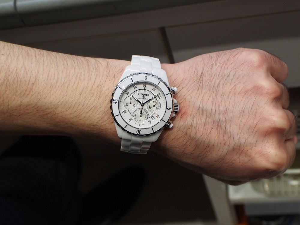 夏にぴったりの時計です！！シャネル「J12・ホワイト」-CHANEL スタッフのつぶやき -P5280555