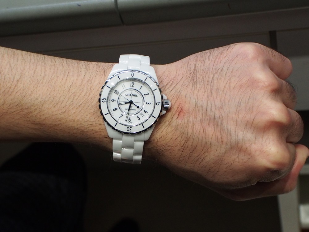 夏にぴったりの時計です！！シャネル「J12・ホワイト」-CHANEL スタッフのつぶやき -P5280557