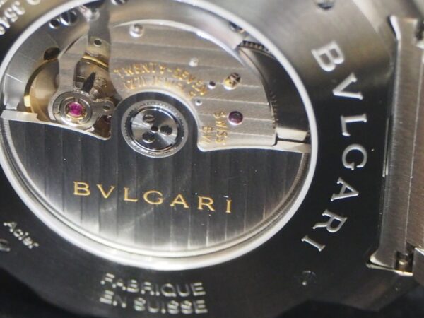 究極のブルー文字盤をご覧ください「ブルガリ オクト ローマ」-BVLGARI（取扱い終了） -P5290564-e1624502043809-600x450