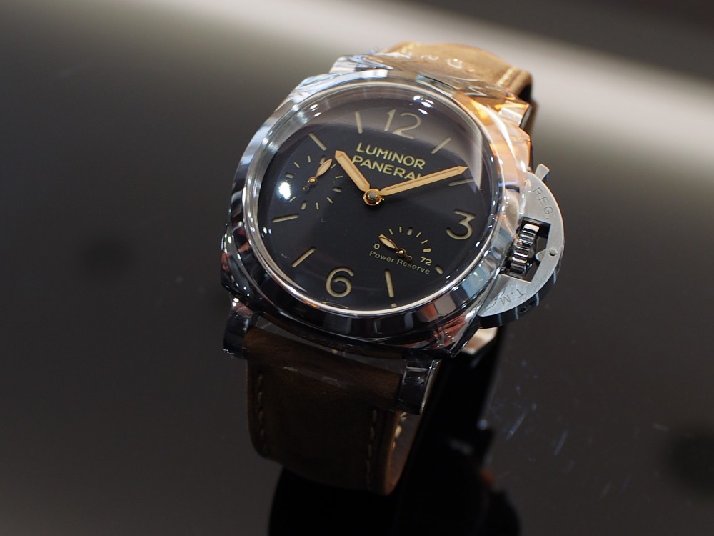 冬におすすめの革ベルトは パネライのアッソルタメンテ PAM00423-PANERAI -PB160025