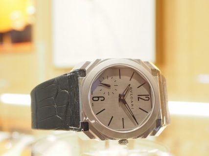 高級感のある時計は世界最薄自動巻き腕時計 ブルガリ オクト フィニッシモ