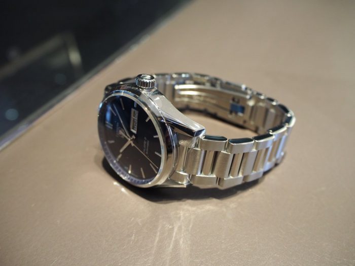 新社会人におすすめの機械式腕時計「タグ・ホイヤー カレラ キャリバー５ デイデイト」-TAG Heuer -P3180512-700x525