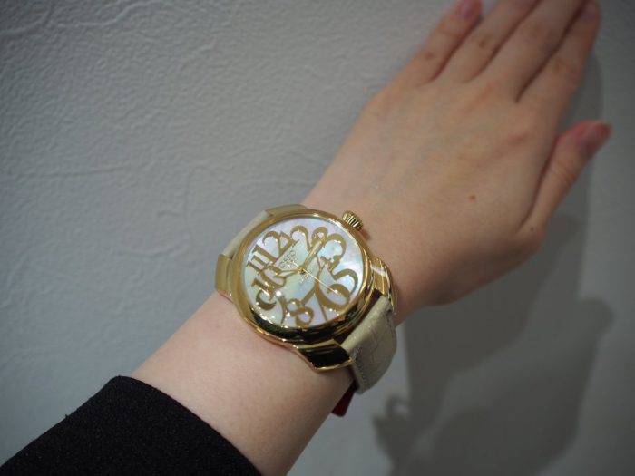 大きめサイズの時計で華やかさと女性らしさを演出！！オッソイタリィ「アンジェラ」-OSSO ITALY スタッフのつぶやき -P3210546-700x525