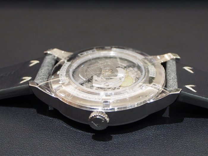 シンプルなスイス製本格機械式時計「ノルケイン フリーダム60 オート」-NORQAIN -P5020012-700x525