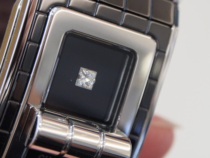 時計業界に新しい風を吹き込む！今までにない腕時計、シャネル「コード ココ」-CHANEL スタッフのつぶやき -P5270365-700x525