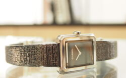 珍しいステンレスブレスレットの時計「ボーイフレンド ツイード」