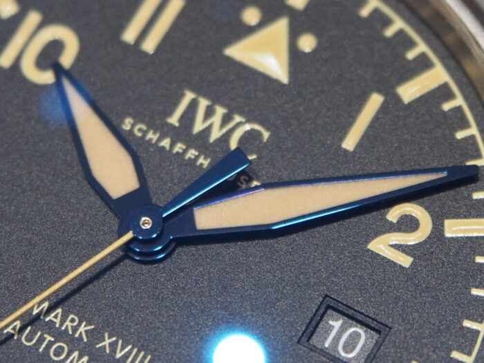 ビンテージ感溢れる時計だからこそ、たくさんはめてほしい！渋くてカッコイイIWC「パイロット・ウォッチ・マークXVIII ヘリテージ」-IWC スタッフのつぶやき -P8170097-700x525