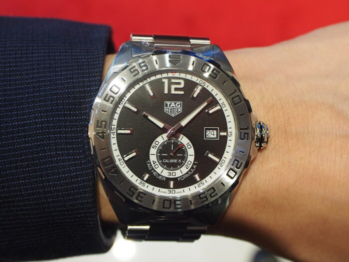 本格機械式時計ブランド”タグ・ホイヤー”を手軽に楽しめる1本「フォーミュラ1 キャリバー6」-TAG Heuer -P8310333-700x525