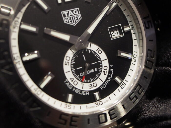 本格機械式時計ブランド”タグ・ホイヤー”を手軽に楽しめる1本「フォーミュラ1 キャリバー6」-TAG Heuer -P8310337-700x525