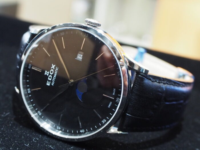 秋と言えばお月様。ムーンフェイズの機械式腕時計「EDOX レ・ヴォベール ラ・グランデ・ルネ オートマチック」-EDOX -PA130035-700x525