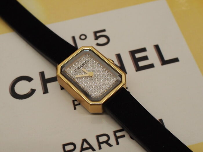 “CHANELらしい”が詰まった可愛すぎるミニ時計。「プルミエール ヴェルヴェット」-CHANEL -PA310020-700x525