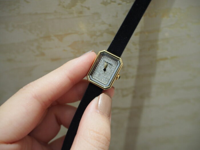 “CHANELらしい”が詰まった可愛すぎるミニ時計。「プルミエール ヴェルヴェット」-CHANEL -PA310030-700x525
