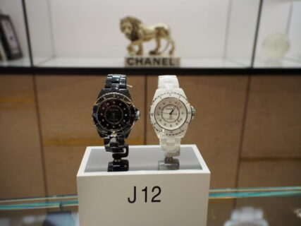 最新腕時計を正規店に見に行こう！シャネルJ12 ブラック・ホワイト