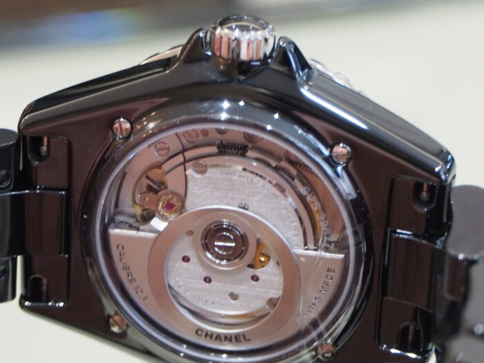 最新腕時計を正規店に見に行こう！シャネルJ12 ブラック・ホワイト-CHANEL -PB120256-700x525