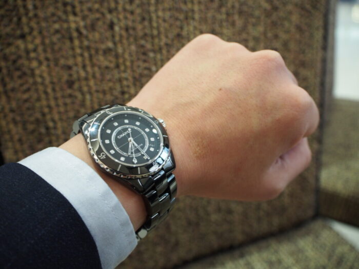 最新腕時計を正規店に見に行こう！シャネルJ12 ブラック・ホワイト-CHANEL -PB120265-700x525