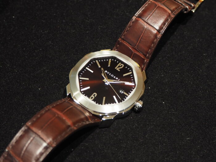 スーツとの相性抜群。イタリアンエレガントを象徴するブルガリの腕時計「オクト ローマ」-BVLGARI -P2080024-700x525