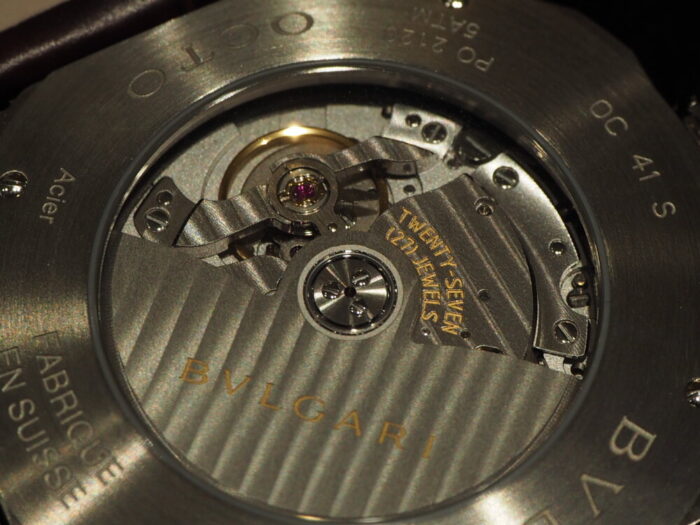 スーツとの相性抜群。イタリアンエレガントを象徴するブルガリの腕時計「オクト ローマ」-BVLGARI（取扱い終了） -P2080027-700x525