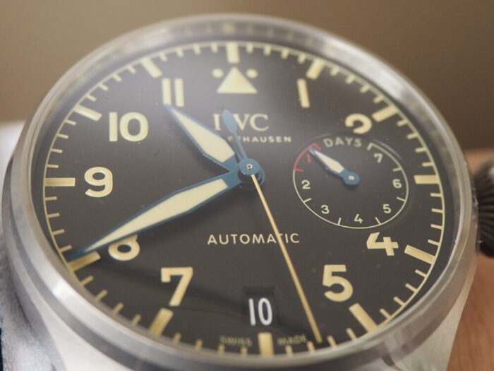 美しいレトロスタイルの腕時計 / IWC ビッグ・パイロット・ウォッチ・ヘリテージ-IWC -P3260281-700x525