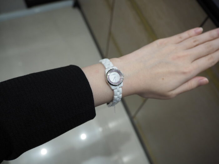 【CHANEL】ジュエリー感覚で着けられる時計が女性にはやっぱり人気です。-CHANEL スタッフのつぶやき -P3270329-700x525