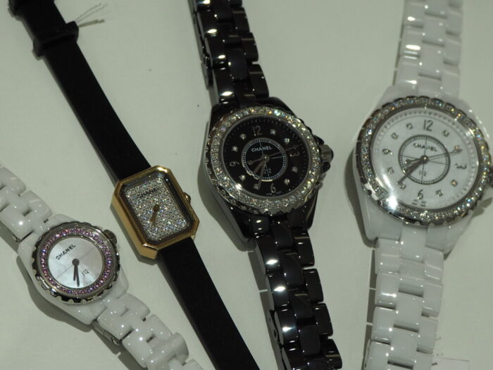 【CHANEL】ジュエリー感覚で着けられる時計が女性にはやっぱり人気です。-CHANEL スタッフのつぶやき -P3270335-700x525