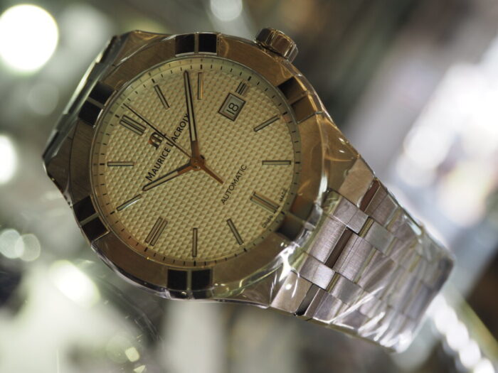 新社会人におすすめの機械式腕時計「モーリス・ラクロア アイコン オートマティック」-MAURICE LACROIX -P4160192-700x525