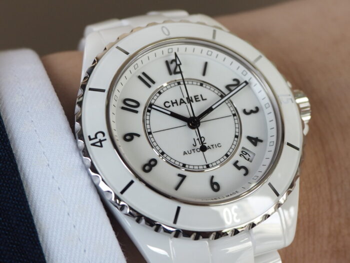 【シャネル J12】この夏、フランスのエスプリを感じさせる腕時計に大注目-CHANEL -P5290122-700x525