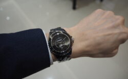 【シャネル】当店初入荷。ブラックが際立つ美しい時計「J12 ファントム」