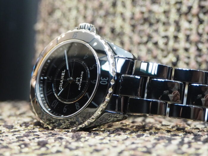 【シャネル】当店初入荷。ブラックが際立つ美しい時計「J12 ファントム」-CHANEL -P7050611-700x525