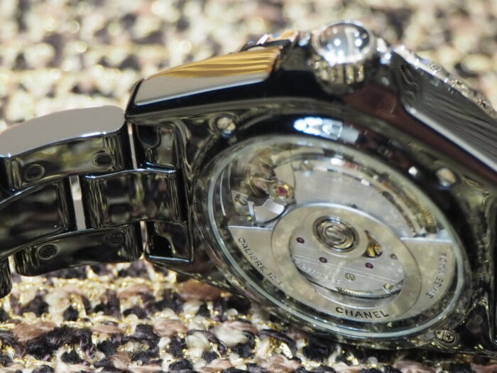 【シャネル】当店初入荷。ブラックが際立つ美しい時計「J12 ファントム」-CHANEL -P7050613-700x525