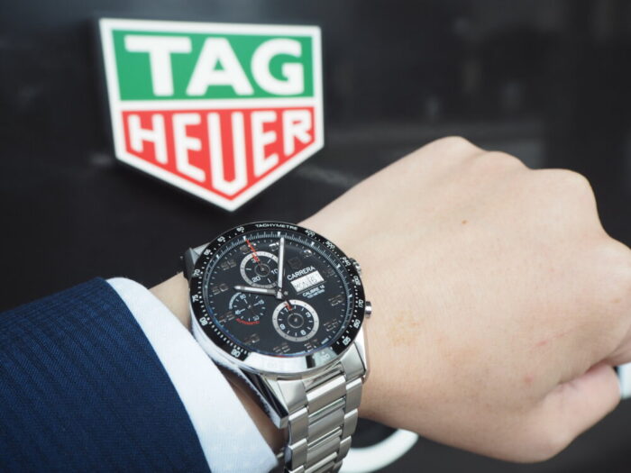 【タグ・ホイヤー】堅牢で洗練されたカレラ キャリバー16 クロノグラフ デイデイト-TAG Heuer -P7060637-700x525