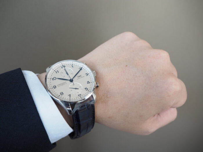 嫌みのない高級時計をお探しの方はIWC「ポルトギーゼ・クロノグラフ」がオススメです。-IWC -P8060370-700x525