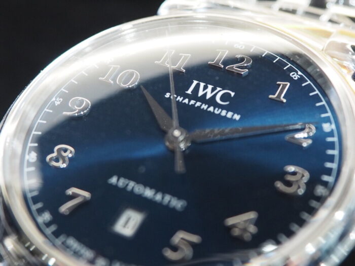 【IWC】エレガントなブルー文字盤の美しい時計「ダ・ヴィンチ・オートマティック」-IWC -P9100261-700x525