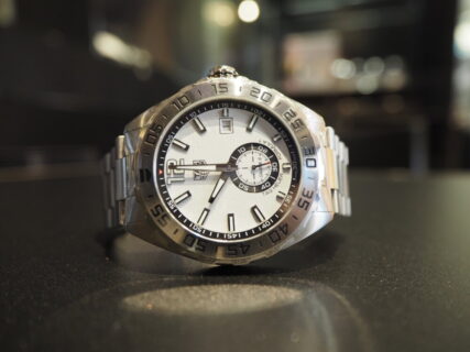 名門ブランドが繰り出す20万円の機械式時計…。タグ・ホイヤー「フォーミュラ１ キャリバー６」
