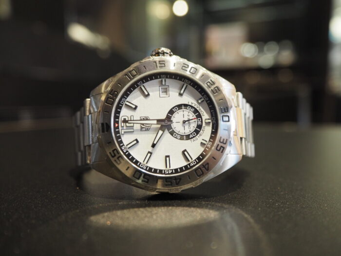 名門ブランドが繰り出す20万円の機械式時計…。タグ・ホイヤー「フォーミュラ１ キャリバー６」-TAG Heuer フェア・イベント情報 -PA010592-1-700x525
