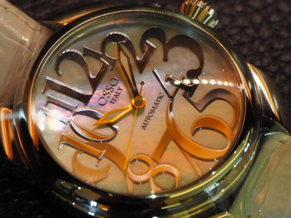 女性へのクリスマスプレゼントにおススメの時計「オッソ イタリィ アンジェラ」-OSSO ITALY -PC231029-600x450