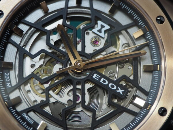 さり気なく豪華な金×黒時計。EDOX「デルフィン メカノ オートマティック」-EDOX -P2272090-600x450