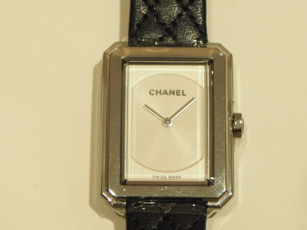 ベルトを変えて楽しめる時計「シャネル ボーイフレンド」-CHANEL -P2282111-600x450