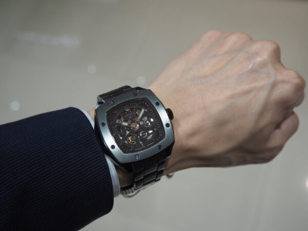 男らしいスケルトンの時計「OSSO ITALY ヴィゴローソ」-OSSO ITALY -P4042694-600x450