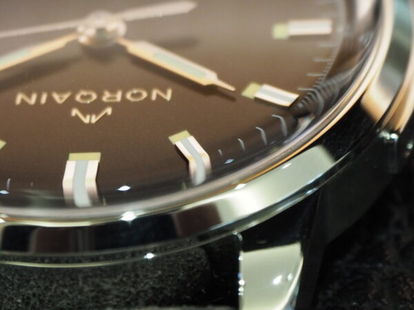 初めての機械式時計におすすめ「ノルケイン フリーダム60 オート」-NORQAIN スタッフのつぶやき -P5023089-600x450