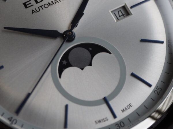 20万円台の時計の作り込みではない！？　記念品としても◎　EDOX「レ・ヴォベール ラ・グランデ・ルネ オートマチック」-EDOX -P5170156-600x450