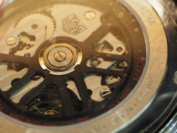 夏にふさわしいラバーベルト×スケルトン時計「カレラ キャリバー ホイヤー02 クロノグラフ」-TAG Heuer -P5210076-600x450