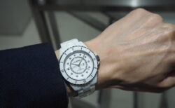 男性にも大人気、白い時計といえばシャネル「J12 ホワイト」