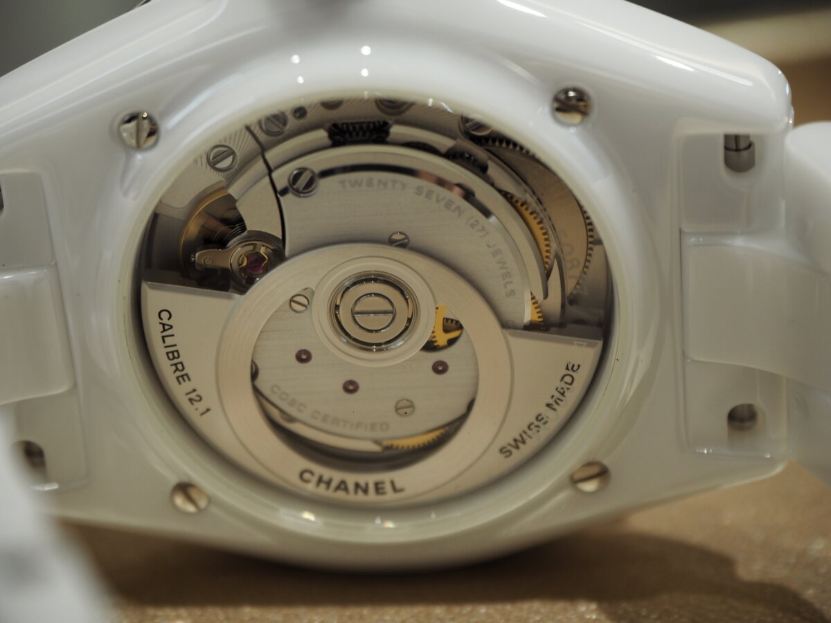 【CHANEL】オールホワイトで統一されたスタイリッシュなモデル「J12ファントム」-CHANEL -P6140705