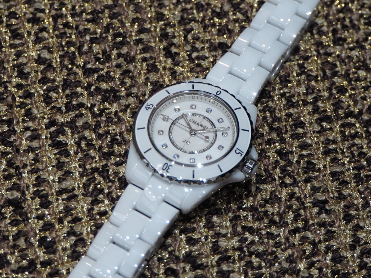 女性らしさのあるパール文字盤の時計「シャネル J12 33mm」 ｜ oomiya 鹿児島店ブログ - 正規輸入時計専門店