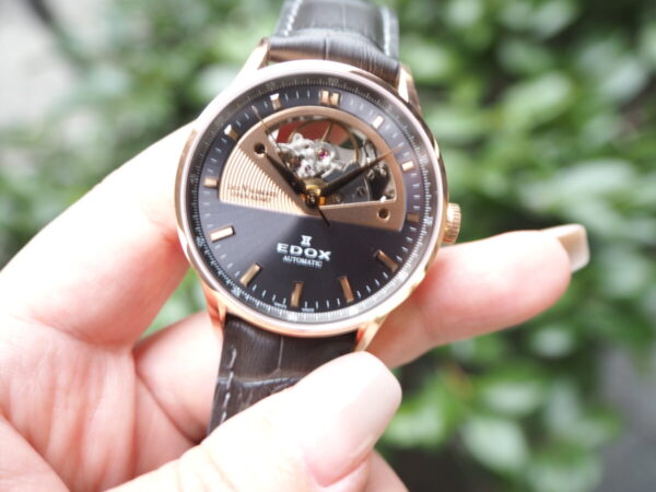 【エドックス】さりげなく腕元に高級時計を「レ・ヴォベール オープン ハート オートマチック」-EDOX -P6250940-600x450