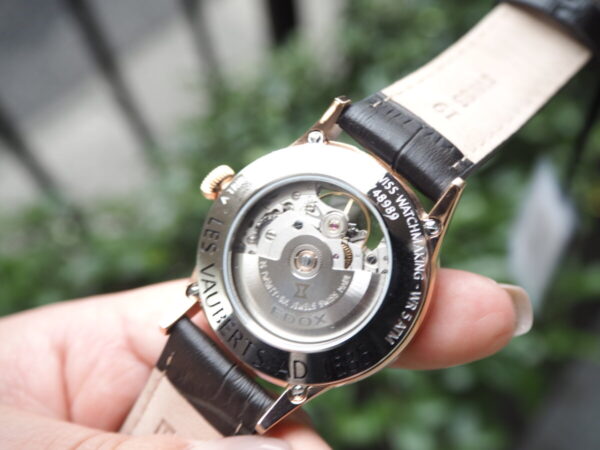 【エドックス】さりげなく腕元に高級時計を「レ・ヴォベール オープン ハート オートマチック」-EDOX -P6250943-600x450